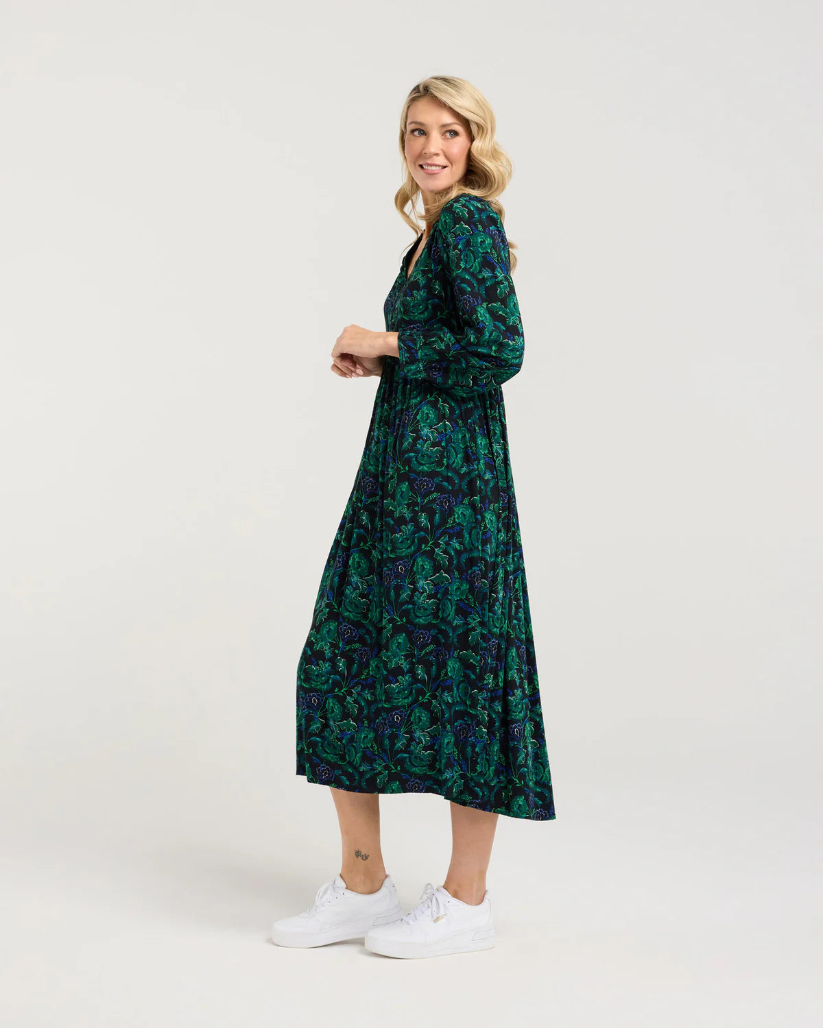 Julia Gthered V Neck Dress Black Dahlia