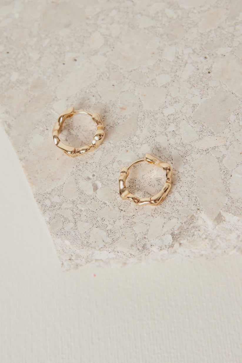 Wavey Hoop Earing